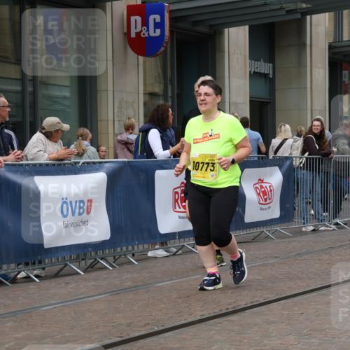 13.09.2026 - 21. swb-Marathon Bremen Strokosch-Dieckow http://msf.ph/oto/10356369 13.09.2026 11:17:02 Ziel 10335, 10472, 10773, 10779, 10979, 11355, 11495, 11672, 11709, 12101, 12334, 10295, 10335, 10679, 10999, 11355, 11456, 11461, 11653, 11867, 12089, 12287 meine-sportfotos.de