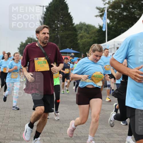 13.09.2026 - Kiel Lauf Andreas Tolksdorf http://msf.ph/oto/10356373 13.09.2026 09:59:06 Kiellinie 9979, 38, 10382, 38, 10068 meine-sportfotos.de