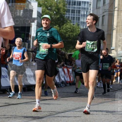 13.09.2026 - 21. swb-Marathon Bremen Strokosch-Dieckow http://msf.ph/oto/10356395 13.09.2026 13:33:40 Ziel 831, 1124, 2283, 2393, 2818, 2980, 4052, 4219, 4243, 4260, 4408, 4492, 4536, 4543, 4565, 5040, 5191, 5324, 5560, 5660, 5726, 5790, 5861, 5862, 5914, 6421, 6597, 6614, 6777, 6915, 6997, 7145, 7421, 7467, 7789, 7830, 8177, 8501, 8599, 8602, 9206, 9616, 9856, 13084, 13101, 2405, 2727, 3761, 4490, 4554, 4658, 4874, 5063, 5156, 5513, 5587, 6508, 6808, 7126, 7354, 7832, 8512, 9068, 9128, 9342, 9344 meine-sportfotos.de