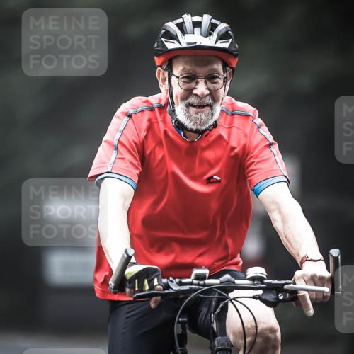 13.09.2026 - Stadtparktriathlon H.Heesch http://msf.ph/oto/10356399 13.09.2026 09:48:49 Radfahren 269, 338 meine-sportfotos.de