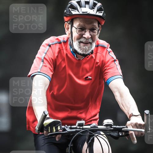 13.09.2026 - Stadtparktriathlon H.Heesch http://msf.ph/oto/10356402 13.09.2026 09:48:49 Radfahren 269, 338 meine-sportfotos.de