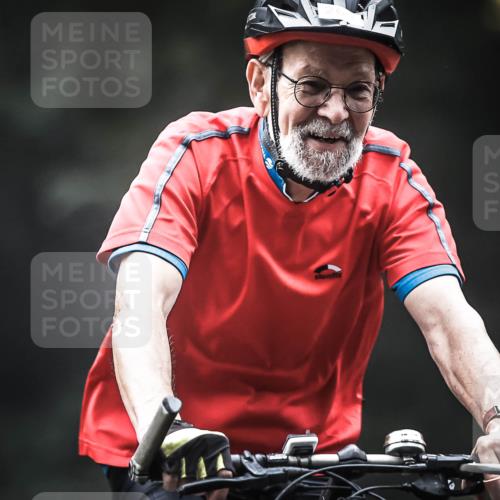 13.09.2026 - Stadtparktriathlon H.Heesch http://msf.ph/oto/10356407 13.09.2026 09:48:49 Radfahren 269, 338 meine-sportfotos.de