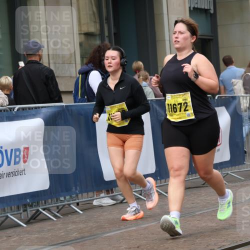 13.09.2026 - 21. swb-Marathon Bremen Strokosch-Dieckow http://msf.ph/oto/10356434 13.09.2026 11:17:05 Ziel 10472, 10773, 10779, 10979, 11495, 11672, 11709, 12101, 12334, 10295, 10335, 10679, 10999, 11355, 11456, 11461, 11653, 11867, 12089, 12287 meine-sportfotos.de