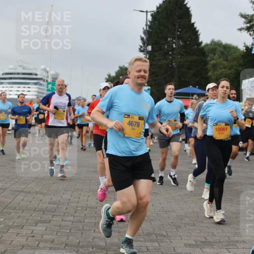 13.09.2026 - Kiel Lauf Andreas Tolksdorf http://msf.ph/oto/10356449 13.09.2026 09:59:09 Kiellinie 10411, 38, 4678, 10061, 4, 1273 meine-sportfotos.de