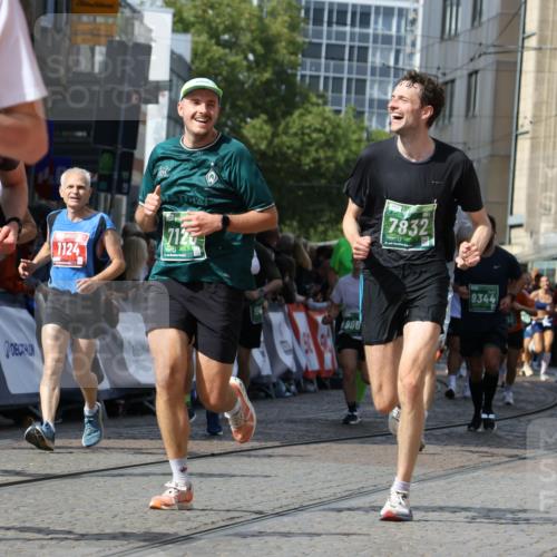 13.09.2026 - 21. swb-Marathon Bremen Strokosch-Dieckow http://msf.ph/oto/10356463 13.09.2026 13:33:40 Ziel 831, 1124, 2283, 2393, 2818, 2980, 4052, 4219, 4243, 4260, 4408, 4492, 4536, 4543, 4565, 5040, 5191, 5324, 5560, 5660, 5726, 5790, 5861, 5862, 5914, 6421, 6597, 6614, 6777, 6915, 6997, 7145, 7421, 7467, 7789, 7830, 8177, 8501, 8599, 8602, 9206, 9616, 9856, 13084, 13101, 2405, 2727, 3761, 4490, 4554, 4658, 4874, 5063, 5156, 5513, 5587, 6508, 6808, 7126, 7354, 7832, 8512, 9068, 9128, 9342, 9344 meine-sportfotos.de