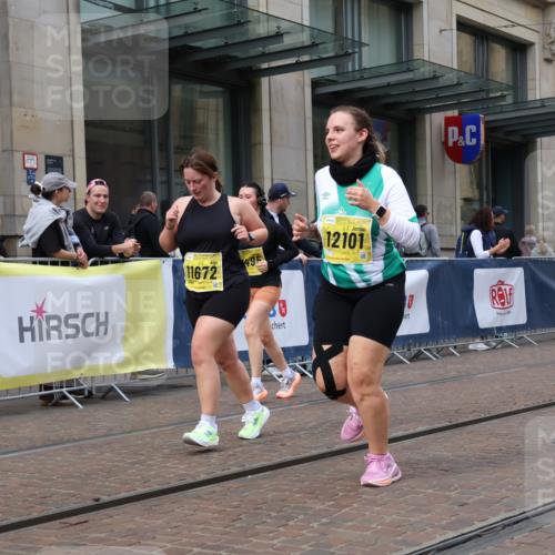 13.09.2026 - 21. swb-Marathon Bremen Strokosch-Dieckow http://msf.ph/oto/10356491 13.09.2026 11:17:07 Ziel 10472, 10773, 10779, 10979, 11495, 11672, 11709, 12101, 12334, 10295, 10335, 10679, 10999, 11355, 11456, 11461, 11653, 11867, 12089, 12287 meine-sportfotos.de