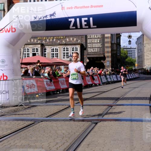 13.09.2026 - 21. swb-Marathon Bremen Tim E. http://msf.ph/oto/10356525 13.09.2026 12:50:45 Ziel 520, 4232, 8075 meine-sportfotos.de
