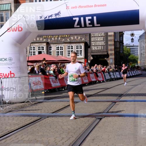 13.09.2026 - 21. swb-Marathon Bremen Tim E. http://msf.ph/oto/10356533 13.09.2026 12:50:45 Ziel 520, 4232, 8075 meine-sportfotos.de