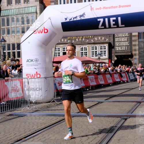13.09.2026 - 21. swb-Marathon Bremen Tim E. http://msf.ph/oto/10356582 13.09.2026 12:50:46 Ziel 520, 4232, 8075 meine-sportfotos.de