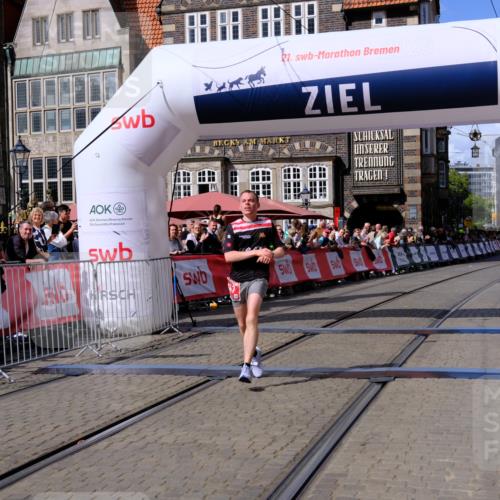 13.09.2026 - 21. swb-Marathon Bremen Tim E. http://msf.ph/oto/10356604 13.09.2026 12:50:48 Ziel 520, 4232, 8075 meine-sportfotos.de