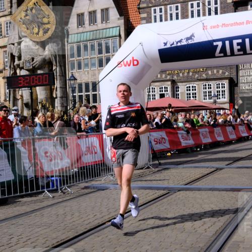 13.09.2026 - 21. swb-Marathon Bremen Tim E. http://msf.ph/oto/10356644 13.09.2026 12:50:49 Ziel 520, 4232, 8075 meine-sportfotos.de