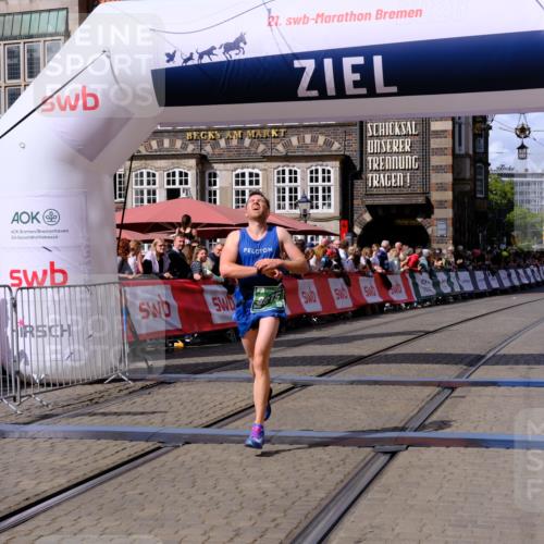 13.09.2026 - 21. swb-Marathon Bremen Tim E. http://msf.ph/oto/10356663 13.09.2026 12:50:57 Ziel 668, 8075 meine-sportfotos.de