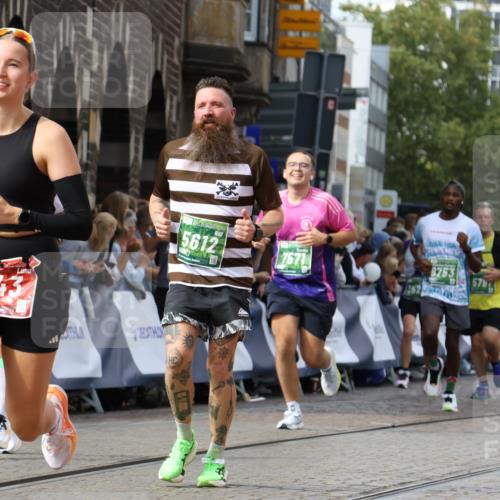 13.09.2026 - 21. swb-Marathon Bremen Strokosch-Dieckow http://msf.ph/oto/10356672 13.09.2026 13:37:15 Ziel 551, 813, 843, 950, 1285, 1641, 1849, 1936, 2241, 2275, 2930, 3122, 3541, 3635, 3787, 3874, 3909, 3998, 4261, 4335, 4410, 4448, 5236, 5355, 5447, 5823, 6050, 6056, 6269, 6408, 6431, 6966, 7046, 7398, 7445, 7640, 7937, 8034, 8498, 8685, 8839, 9310, 9331, 9415, 9589, 9658, 9807, 9840, 270, 391, 448, 869, 1180, 3323, 3627, 3823, 4628, 5388, 5612, 5738, 5791, 6904, 7074, 7571, 8439, 8553, 8748, 8753, 10106 meine-sportfotos.de
