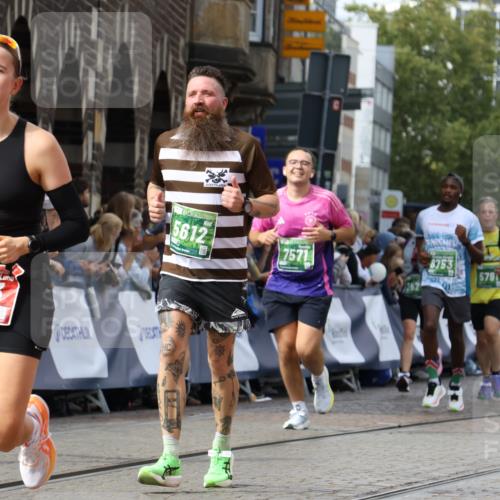 13.09.2026 - 21. swb-Marathon Bremen Strokosch-Dieckow http://msf.ph/oto/10356690 13.09.2026 13:37:15 Ziel 551, 813, 843, 950, 1285, 1641, 1849, 1936, 2241, 2275, 2930, 3122, 3541, 3635, 3787, 3874, 3909, 3998, 4261, 4335, 4410, 4448, 5236, 5355, 5447, 5823, 6050, 6056, 6269, 6408, 6431, 6966, 7046, 7398, 7445, 7640, 7937, 8034, 8498, 8685, 8839, 9310, 9331, 9415, 9589, 9658, 9807, 9840, 270, 391, 448, 869, 1180, 3323, 3627, 3823, 4628, 5388, 5612, 5738, 5791, 6904, 7074, 7571, 8439, 8553, 8748, 8753, 10106 meine-sportfotos.de
