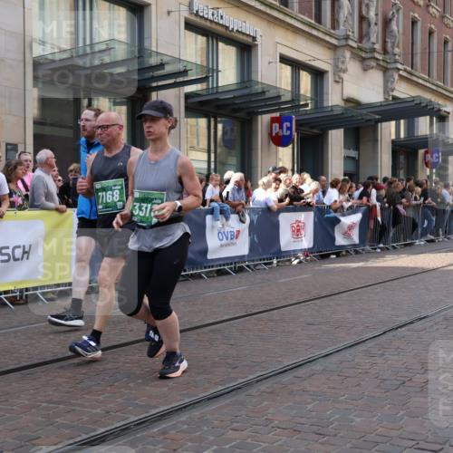 13.09.2026 - 21. swb-Marathon Bremen Strokosch-Dieckow http://msf.ph/oto/10356704 13.09.2026 13:34:15 Ziel 682, 784, 809, 911, 1307, 1395, 1871, 1967, 2215, 2831, 3029, 3052, 3058, 3068, 3214, 3318, 3388, 3409, 3765, 3842, 3890, 4112, 4537, 4616, 5378, 5488, 5566, 5694, 5760, 5852, 6128, 6168, 6244, 6255, 7168, 7746, 7833, 7962, 8182, 8381, 8453, 8493, 8552, 8683, 9453, 9751, 9788, 9802, 13112, 1364, 1656, 2355, 2464, 2727, 3162, 3389, 3522, 3632, 3636, 3790, 3984, 4613, 5147, 5265, 5341, 5489, 5563, 5768, 6090, 6151, 6509, 6623, 7047, 7303, 7431, 8025 meine-sportfotos.de