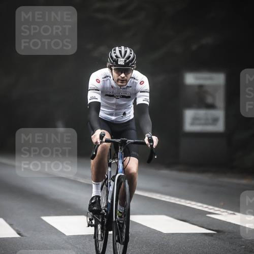 13.09.2026 - Stadtparktriathlon H.Heesch http://msf.ph/oto/10356725 13.09.2026 09:50:41 Radfahren 214, 215, 312 meine-sportfotos.de