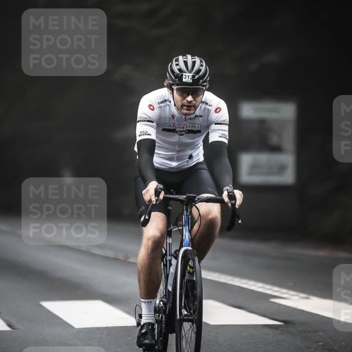 13.09.2026 - Stadtparktriathlon H.Heesch http://msf.ph/oto/10356728 13.09.2026 09:50:41 Radfahren 214, 215, 312 meine-sportfotos.de
