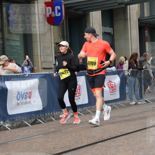 13.09.2026 - 21. swb-Marathon Bremen Strokosch-Dieckow http://msf.ph/oto/10356729 13.09.2026 11:17:19 Ziel 10472, 10756, 10979, 11367, 11709, 11932, 12226, 12292, 12334, 10295, 10335, 10773, 10779, 10999, 11355, 11461, 11495, 11653, 11672, 12101, 12287 meine-sportfotos.de
