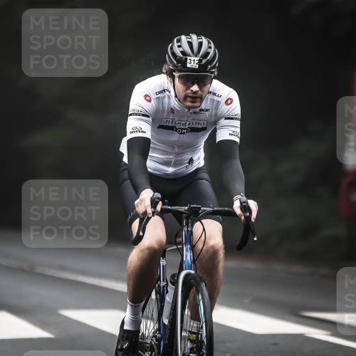 13.09.2026 - Stadtparktriathlon H.Heesch http://msf.ph/oto/10356734 13.09.2026 09:50:42 Radfahren 214, 215, 312 meine-sportfotos.de