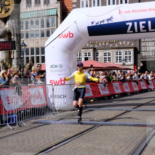 13.09.2026 - 21. swb-Marathon Bremen Tim E. http://msf.ph/oto/10356747 13.09.2026 12:51:33 Ziel 858, 1453, 3617, 13033 meine-sportfotos.de