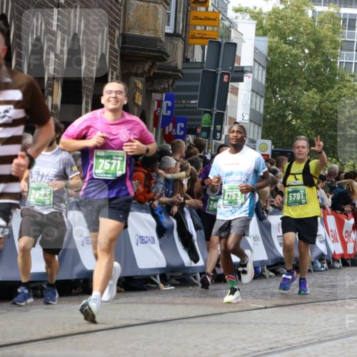 13.09.2026 - 21. swb-Marathon Bremen Strokosch-Dieckow http://msf.ph/oto/10356753 13.09.2026 13:37:16 Ziel 551, 813, 843, 950, 1285, 1641, 1849, 2241, 2275, 2930, 3122, 3541, 3635, 3787, 3874, 3909, 3998, 4261, 4335, 4410, 4448, 5236, 5355, 5447, 5823, 6056, 6269, 6408, 6431, 6966, 7046, 7398, 7445, 7640, 7937, 8034, 8498, 8685, 8839, 9310, 9331, 9415, 9589, 9807, 9840, 270, 391, 448, 869, 3323, 3627, 3823, 4628, 5388, 5612, 5738, 5791, 7074, 7571, 8439, 8553, 8674, 8748, 8753, 10106 meine-sportfotos.de