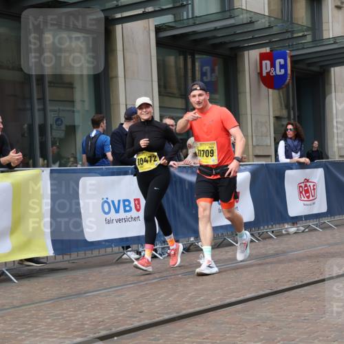 13.09.2026 - 21. swb-Marathon Bremen Strokosch-Dieckow http://msf.ph/oto/10356754 13.09.2026 11:17:20 Ziel 10472, 10756, 10979, 11367, 11709, 11932, 12226, 12292, 12334, 10295, 10335, 10773, 10779, 10999, 11355, 11461, 11495, 11653, 11672, 12101, 12287 meine-sportfotos.de