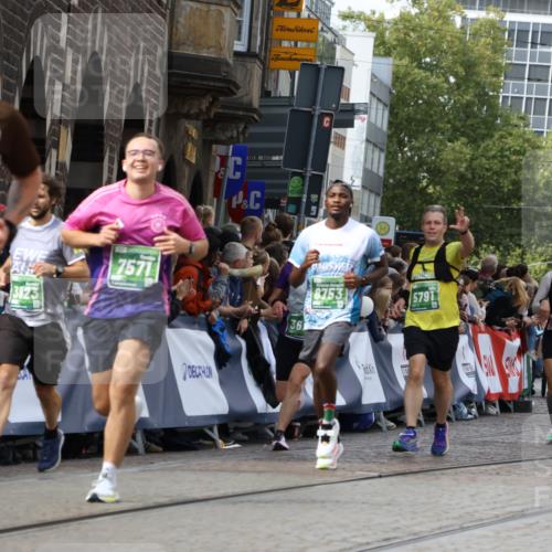 13.09.2026 - 21. swb-Marathon Bremen Strokosch-Dieckow http://msf.ph/oto/10356775 13.09.2026 13:37:16 Ziel 551, 813, 843, 950, 1285, 1641, 1849, 2241, 2275, 2930, 3122, 3541, 3635, 3787, 3874, 3909, 3998, 4261, 4335, 4410, 4448, 5236, 5355, 5447, 5823, 6056, 6269, 6408, 6431, 6966, 7046, 7398, 7445, 7640, 7937, 8034, 8498, 8685, 8839, 9310, 9331, 9415, 9589, 9807, 9840, 270, 391, 448, 869, 3323, 3627, 3823, 4628, 5388, 5612, 5738, 5791, 7074, 7571, 8439, 8553, 8674, 8748, 8753, 10106 meine-sportfotos.de