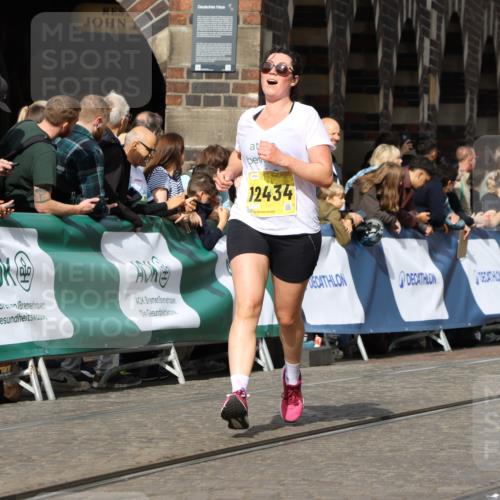 13.09.2026 - 21. swb-Marathon Bremen Strokosch-Dieckow http://msf.ph/oto/10356808 13.09.2026 10:56:57 Ziel 10240, 10356, 10372, 10486, 10540, 10675, 10721, 10771, 10824, 10888, 10936, 11064, 11069, 11349, 11407, 11474, 11601, 11844, 11855, 11871, 11911, 11996, 12543, 10157, 10408, 10578, 10700, 10772, 11236, 11292, 11484, 11667, 12032 meine-sportfotos.de