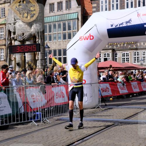 13.09.2026 - 21. swb-Marathon Bremen Tim E. http://msf.ph/oto/10356816 13.09.2026 12:51:34 Ziel 858, 1453, 3617, 13033 meine-sportfotos.de