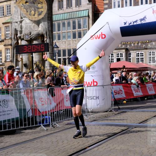 13.09.2026 - 21. swb-Marathon Bremen Tim E. http://msf.ph/oto/10356842 13.09.2026 12:51:34 Ziel 858, 1453, 3617, 13033 meine-sportfotos.de