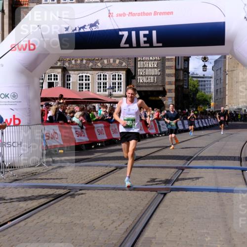 13.09.2026 - 21. swb-Marathon Bremen Tim E. http://msf.ph/oto/10356906 13.09.2026 12:51:44 Ziel 3617, 13033 meine-sportfotos.de