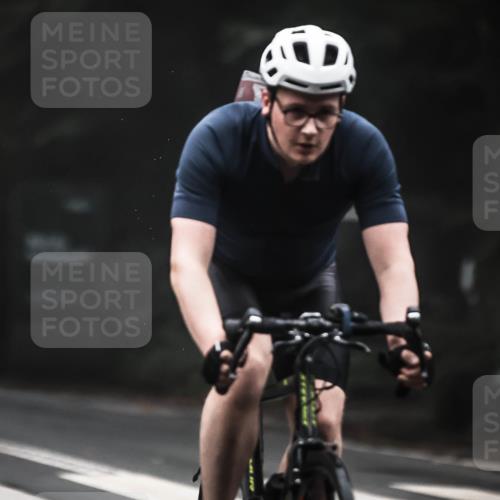 13.09.2026 - Stadtparktriathlon H.Heesch http://msf.ph/oto/10356933 13.09.2026 09:51:05 Radfahren 217, 227, 239, 285 meine-sportfotos.de