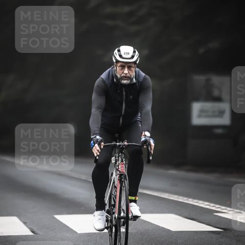 13.09.2026 - Stadtparktriathlon H.Heesch http://msf.ph/oto/10356949 13.09.2026 09:51:07 Radfahren 217, 227, 239 meine-sportfotos.de