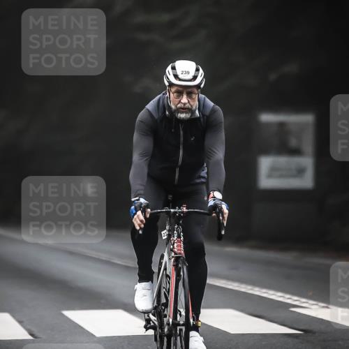 13.09.2026 - Stadtparktriathlon H.Heesch http://msf.ph/oto/10356952 13.09.2026 09:51:07 Radfahren 217, 227, 239 meine-sportfotos.de