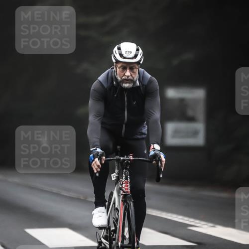 13.09.2026 - Stadtparktriathlon H.Heesch http://msf.ph/oto/10356958 13.09.2026 09:51:07 Radfahren 217, 227, 239 meine-sportfotos.de
