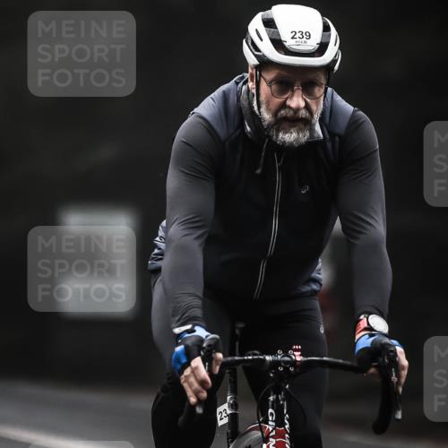 13.09.2026 - Stadtparktriathlon H.Heesch http://msf.ph/oto/10356979 13.09.2026 09:51:07 Radfahren 217, 227, 239 meine-sportfotos.de