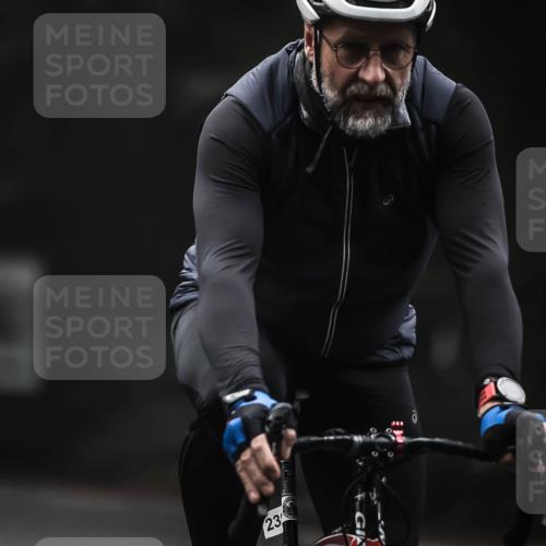 13.09.2026 - Stadtparktriathlon H.Heesch http://msf.ph/oto/10356981 13.09.2026 09:51:08 Radfahren 217, 227, 239 meine-sportfotos.de