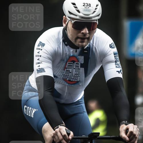 13.09.2026 - Stadtparktriathlon H.Heesch http://msf.ph/oto/10357025 13.09.2026 09:51:18 Radfahren 238, 322, 339 meine-sportfotos.de