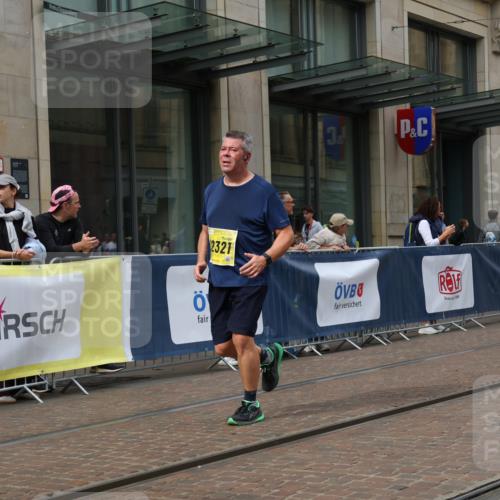 13.09.2026 - 21. swb-Marathon Bremen Strokosch-Dieckow http://msf.ph/oto/10357031 13.09.2026 11:17:35 Ziel 10137, 10713, 11367, 11482, 11808, 11932, 12023, 12226, 12292, 12321, 12373, 10472, 10756, 10773, 10779, 10979, 11495, 11709, 12334 meine-sportfotos.de