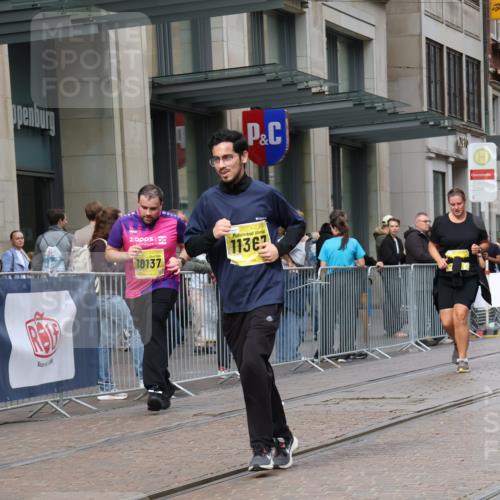 13.09.2026 - 21. swb-Marathon Bremen Strokosch-Dieckow http://msf.ph/oto/10357066 13.09.2026 11:17:37 Ziel 10137, 10713, 11367, 11482, 11808, 11932, 11943, 12023, 12226, 12292, 12321, 12373, 10472, 10756, 10773, 10779, 10979, 11709, 12292, 12334 meine-sportfotos.de