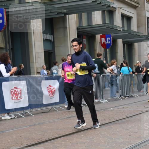 13.09.2026 - 21. swb-Marathon Bremen Strokosch-Dieckow http://msf.ph/oto/10357080 13.09.2026 11:17:37 Ziel 10137, 10713, 11367, 11482, 11808, 11932, 11943, 12023, 12226, 12292, 12321, 12373, 10472, 10756, 10773, 10779, 10979, 11709, 12292, 12334 meine-sportfotos.de
