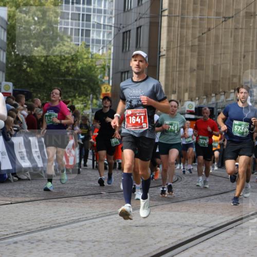 13.09.2026 - 21. swb-Marathon Bremen Strokosch-Dieckow http://msf.ph/oto/10357081 13.09.2026 13:37:19 Ziel 551, 843, 950, 1285, 1641, 1849, 1854, 1991, 2241, 2275, 2531, 2930, 3122, 3541, 3732, 3787, 3874, 3894, 3909, 3998, 4261, 4335, 4410, 4448, 4932, 5236, 5355, 6056, 6269, 6408, 6431, 6629, 6961, 6966, 7006, 7046, 7398, 7445, 7640, 7937, 8034, 8498, 8839, 9310, 9317, 9331, 9415, 9589, 9840, 270, 391, 448, 869, 3323, 3627, 3804, 3823, 4300, 4433, 4628, 5388, 5738, 5791, 6804, 6911, 7074, 8380, 8439, 8553, 8674, 8748, 8753, 9441, 10062, 10106 meine-sportfotos.de