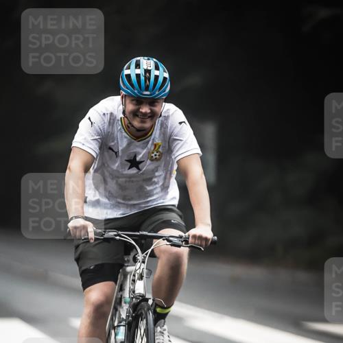 13.09.2026 - Stadtparktriathlon H.Heesch http://msf.ph/oto/10357082 13.09.2026 09:51:34 Radfahren 313, 337 meine-sportfotos.de