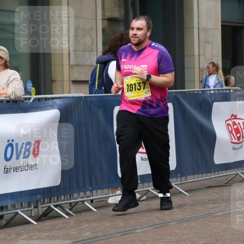 13.09.2026 - 21. swb-Marathon Bremen Strokosch-Dieckow http://msf.ph/oto/10357147 13.09.2026 11:17:39 Ziel 10137, 10713, 11367, 11482, 11808, 11829, 11932, 11943, 12023, 12226, 12321, 12373, 10472, 10756, 10773, 10979, 11709, 12292, 12334 meine-sportfotos.de