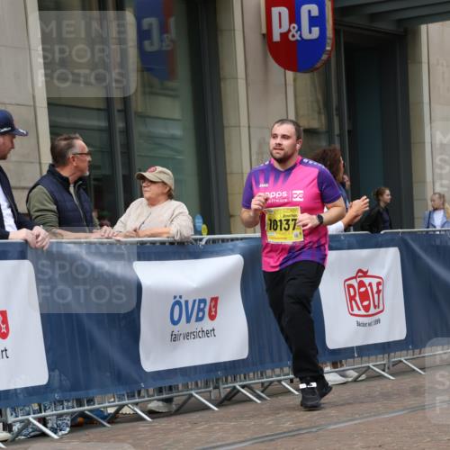 13.09.2026 - 21. swb-Marathon Bremen Strokosch-Dieckow http://msf.ph/oto/10357160 13.09.2026 11:17:39 Ziel 10137, 10713, 11367, 11482, 11808, 11829, 11932, 11943, 12023, 12226, 12321, 12373, 10472, 10756, 10773, 10979, 11709, 12292, 12334 meine-sportfotos.de