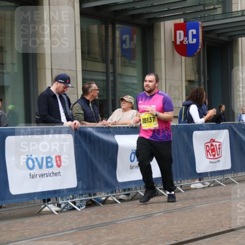 13.09.2026 - 21. swb-Marathon Bremen Strokosch-Dieckow http://msf.ph/oto/10357173 13.09.2026 11:17:40 Ziel 10137, 10713, 11367, 11482, 11808, 11829, 11932, 11943, 12023, 12226, 12321, 12373, 10472, 10756, 10773, 10979, 11709, 12292, 12334 meine-sportfotos.de