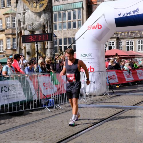 13.09.2026 - 21. swb-Marathon Bremen Tim E. http://msf.ph/oto/10357224 13.09.2026 12:52:00 Ziel 482, 943, 1126 meine-sportfotos.de