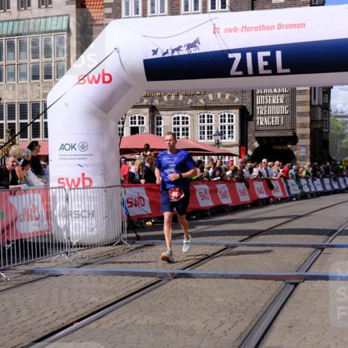 13.09.2026 - 21. swb-Marathon Bremen Tim E. http://msf.ph/oto/10357249 13.09.2026 12:52:04 Ziel 482, 943, 1126 meine-sportfotos.de
