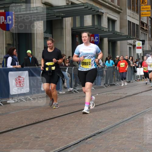 13.09.2026 - 21. swb-Marathon Bremen Strokosch-Dieckow http://msf.ph/oto/10357259 13.09.2026 11:17:42 Ziel 10137, 10713, 11367, 11482, 11808, 11829, 11932, 11943, 12023, 12226, 12321, 12373, 10472, 10756, 10979, 11709, 11932, 12226, 12292, 12334 meine-sportfotos.de