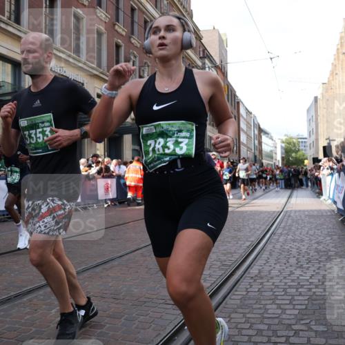 13.09.2026 - 21. swb-Marathon Bremen Strokosch-Dieckow http://msf.ph/oto/10357275 13.09.2026 13:34:28 Ziel 489, 1210, 1395, 1871, 1967, 2413, 2525, 2561, 2755, 2831, 3052, 3058, 3181, 3217, 3353, 3380, 3388, 3765, 3768, 3842, 4537, 5378, 5415, 5488, 5684, 5694, 5760, 6085, 6128, 6168, 6244, 6627, 6655, 6756, 7443, 7462, 7833, 8155, 8182, 8453, 8493, 8515, 8552, 8623, 8683, 9038, 9751, 9788, 9820, 13180, 682, 784, 809, 911, 1307, 1364, 2215, 2355, 2464, 3029, 3068, 3162, 3214, 3318, 3409, 3632, 3636, 3890, 4112, 4616, 5147, 5265, 5489, 5566, 5768, 5852 meine-sportfotos.de